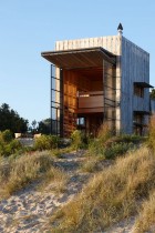 Whangapoua Sled House by Crosson Clarke Carnachan | Yellowtrace.
