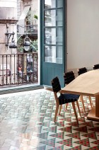 Carrer Avinyo Barcelona Apartment by￼ David Kohn Architects | Yellowtrace