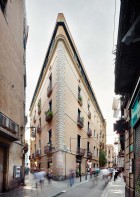 Carrer Avinyo Barcelona Apartment by￼ David Kohn Architects | Yellowtrace
