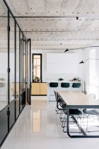 Black & White Apartment in Moscow by Crosby Studios | Yellowtrace
