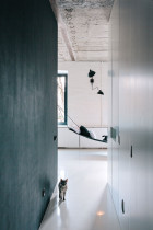Black & White Apartment in Moscow by Crosby Studios | Yellowtrace