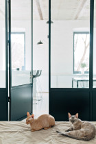 Black & White Apartment in Moscow by Crosby Studios | Yellowtrace