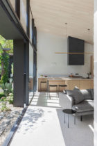 Baffle House by Clare Cousins Architects | Yellowtrace