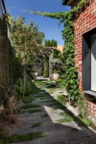 Baffle House by Clare Cousins Architects | Yellowtrace