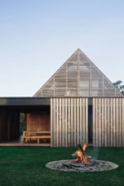 Forest House in Auckland, New Zealand by Fearon Hay Architects | Yellowtrace