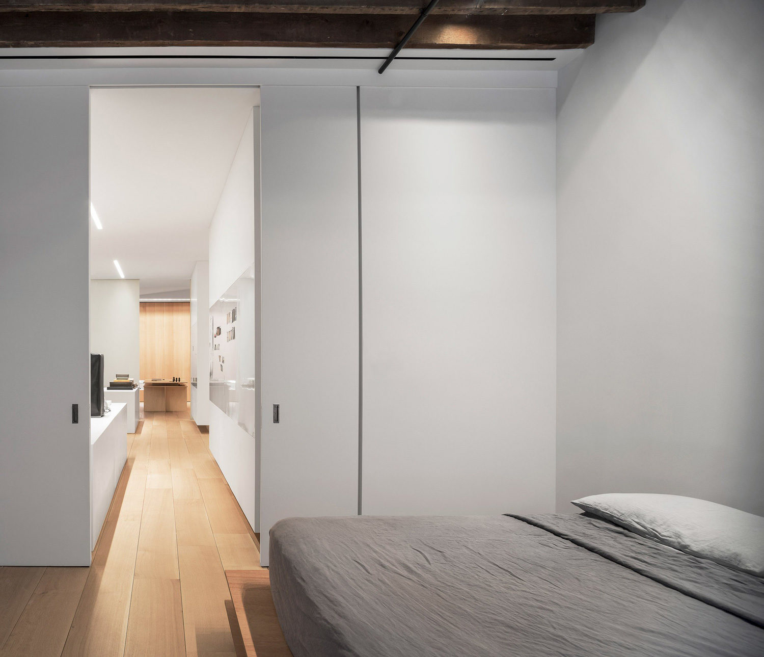 Curated visual reference: Visual Reference: Photographer S Loft In New York By Desai Chia Architecture
