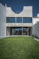 House in Estrela, Lisboa, Portugal by Aires Mateus | Yellowtrace