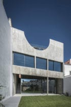 House in Estrela, Lisboa, Portugal by Aires Mateus | Yellowtrace