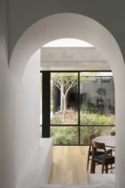 Reed House in Subiaco, Western Australia by Beth George Architect, Photo Ben Hosking | Yellowtrace