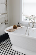 Long Residence in Chicago by Pernille Lind Studio | Yellowtrace