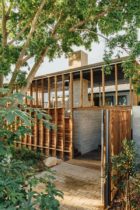 K&T's Place in Brisbane, Queenslander Renovation, Nielsen Jenkins Australian Architecture | Yellowtrace
