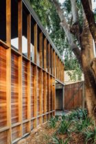 K&T's Place in Brisbane, Queenslander Renovation, Nielsen Jenkins Australian Architecture | Yellowtrace