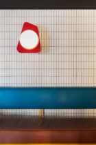 Un Studio, La Raffinerie Modernist Beer Bar in Lyon, Photo Aurelien Aumond | Yellowtrace