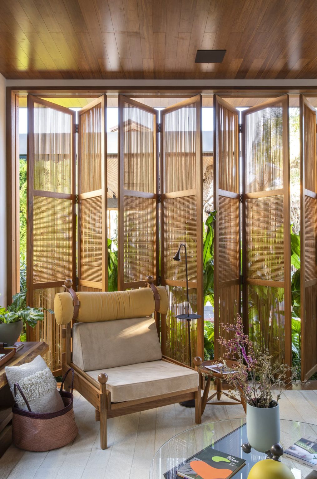 The Essential Loft in Brazil by Cacau Ribeiro Interiores | Yellowtrace