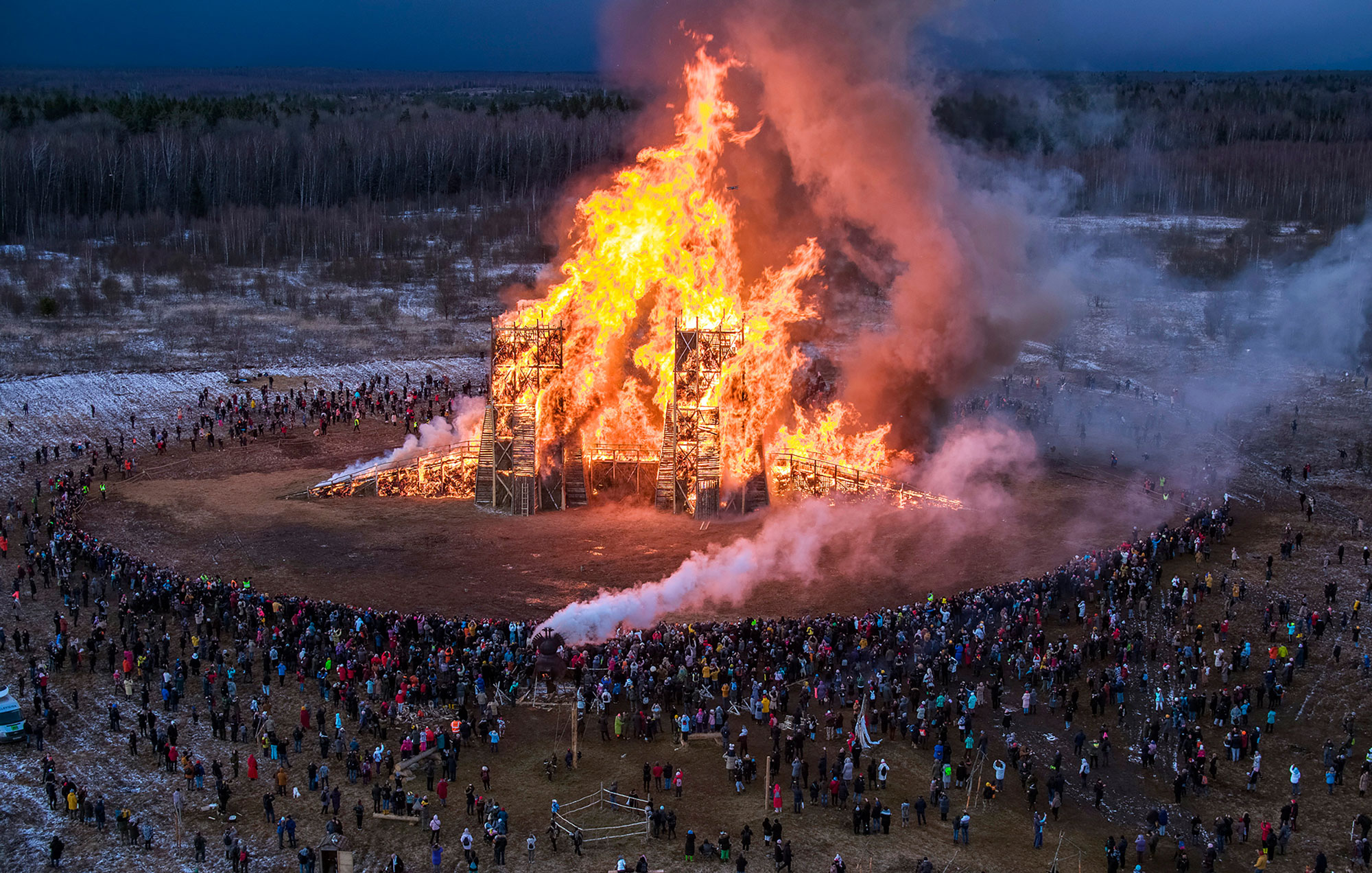 Katarsis, Burning Bridges Installation in Russia, Photo Dmitrij Serebryakov | Yellowtrace
