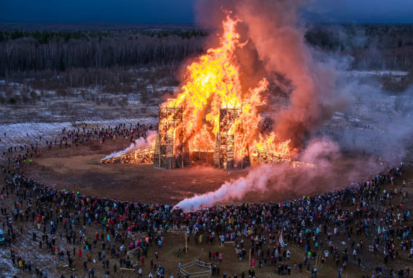 Katarsis, Burning Bridges Installation in Russia, Photo Dmitrij Serebryakov | Yellowtrace