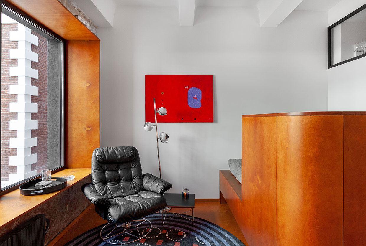 Tiny Moscow Apartment by Room Design Büro | Yellowtrace