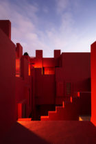 Ricardo Bofill Muralla Roja Iii When The Sun Goes Down Photo Andres Gallardo Yellowtrace 03