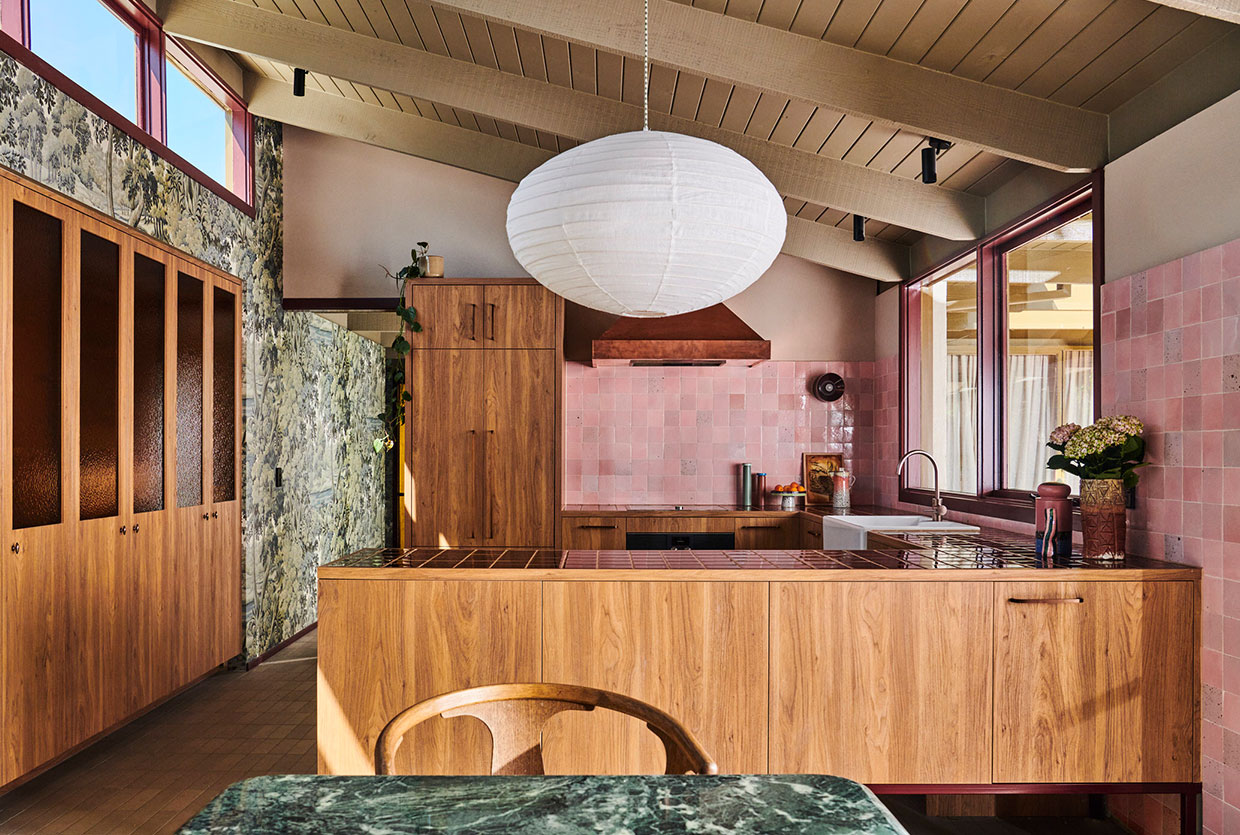 Foam House in Torquay by Amelda Wilde | Yellowtrace