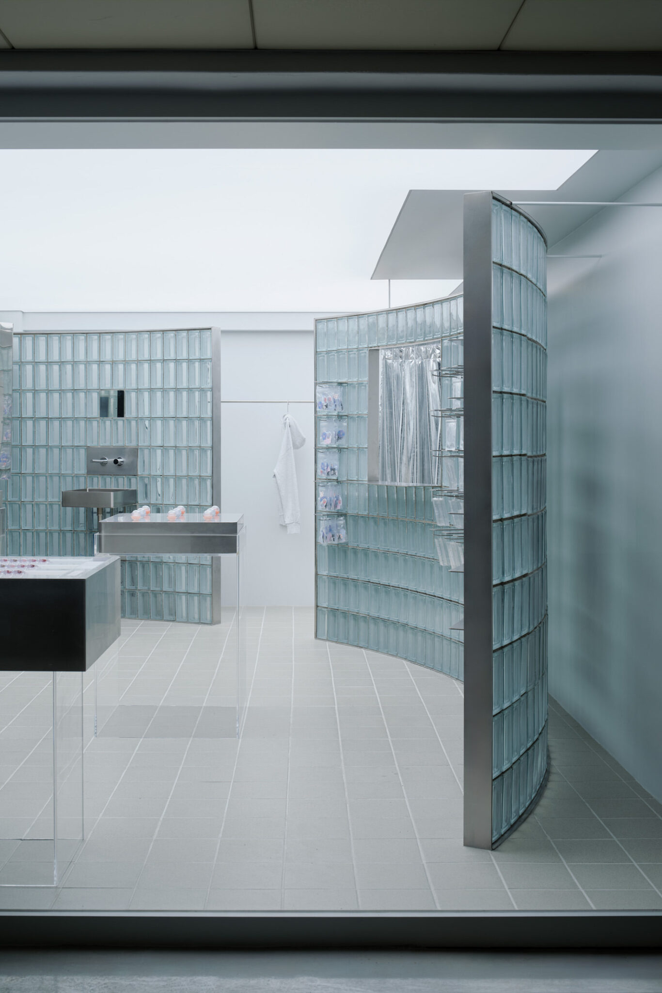 A Crystalline Retail Experience in Seoul by Indiesalon | Yellowtrace