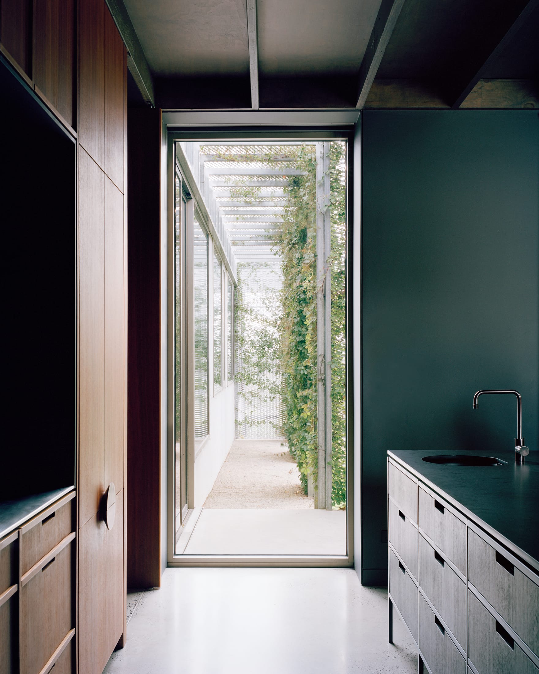 Yellowtrace Houses Awards 2025 New House Over 200sqm Hedge And Arbour House Studio Bright Photo Rory Gardiner 01 Opt80
