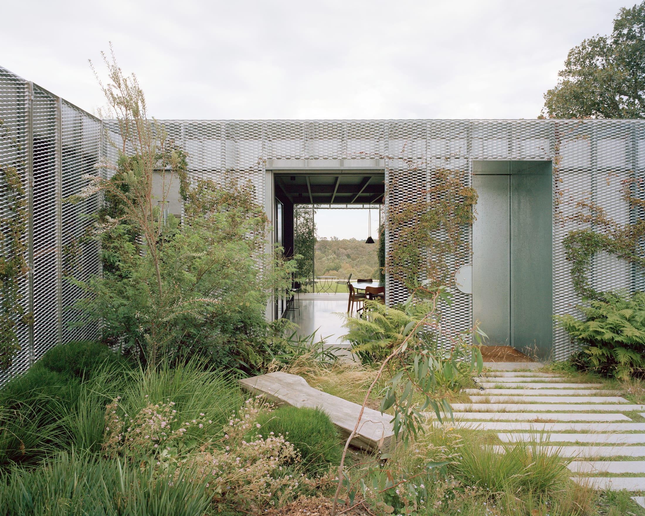 Yellowtrace Houses Awards 2025 New House Over 200sqm Hedge And Arbour House Studio Bright Photo Rory Gardiner 08 Opt80