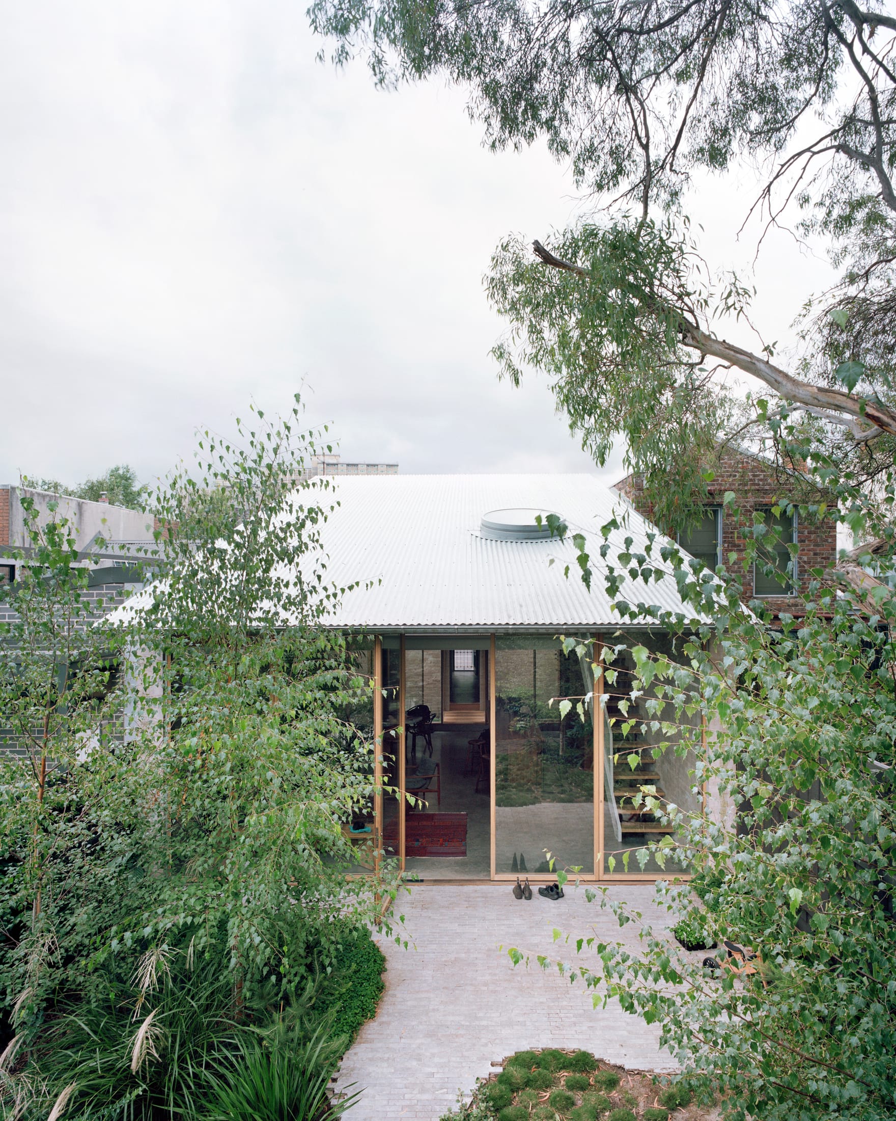 Yellowtrace Houses Awards 2025 House Alts And Adds Under 200sqm Carlton Cottage Lovell Burton Architecture Photo Rory Gardiner 01 Opt80