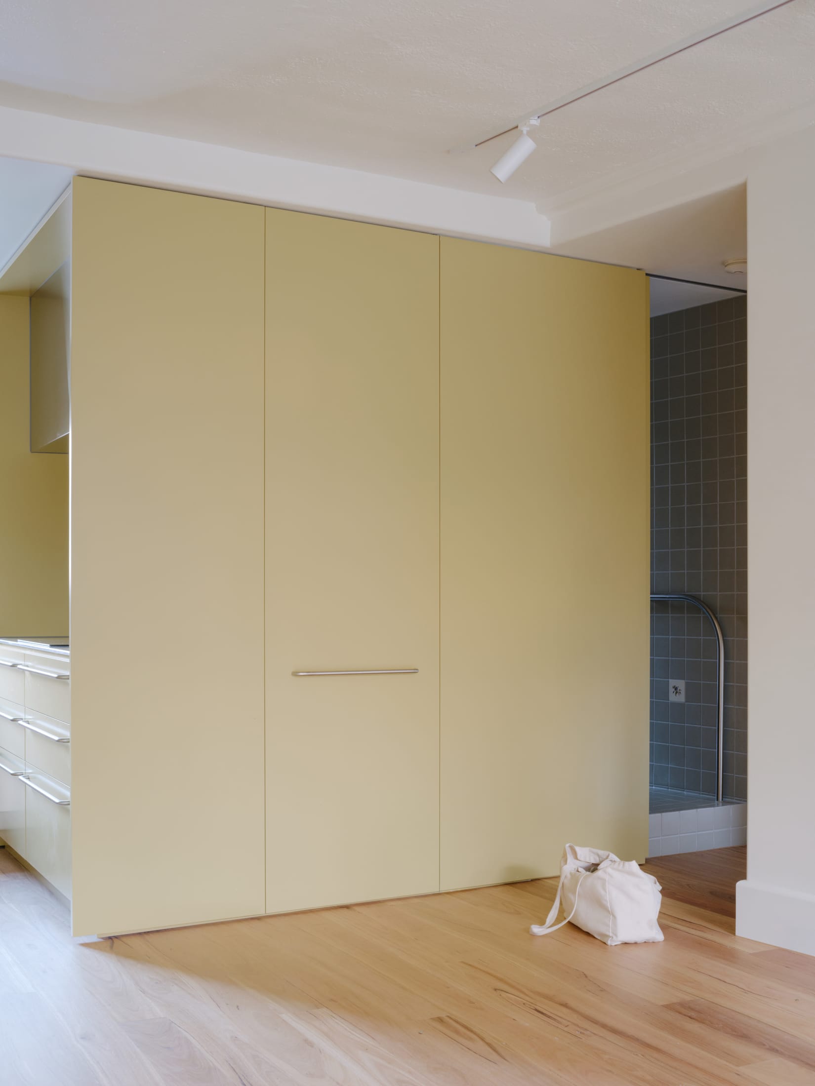 Yellowtrace Highres Image 3 781oc45vrqo Caringal A Flat For An Artist By Ellul Architecture Photography By Hamish Mcintosh 05 Opt80