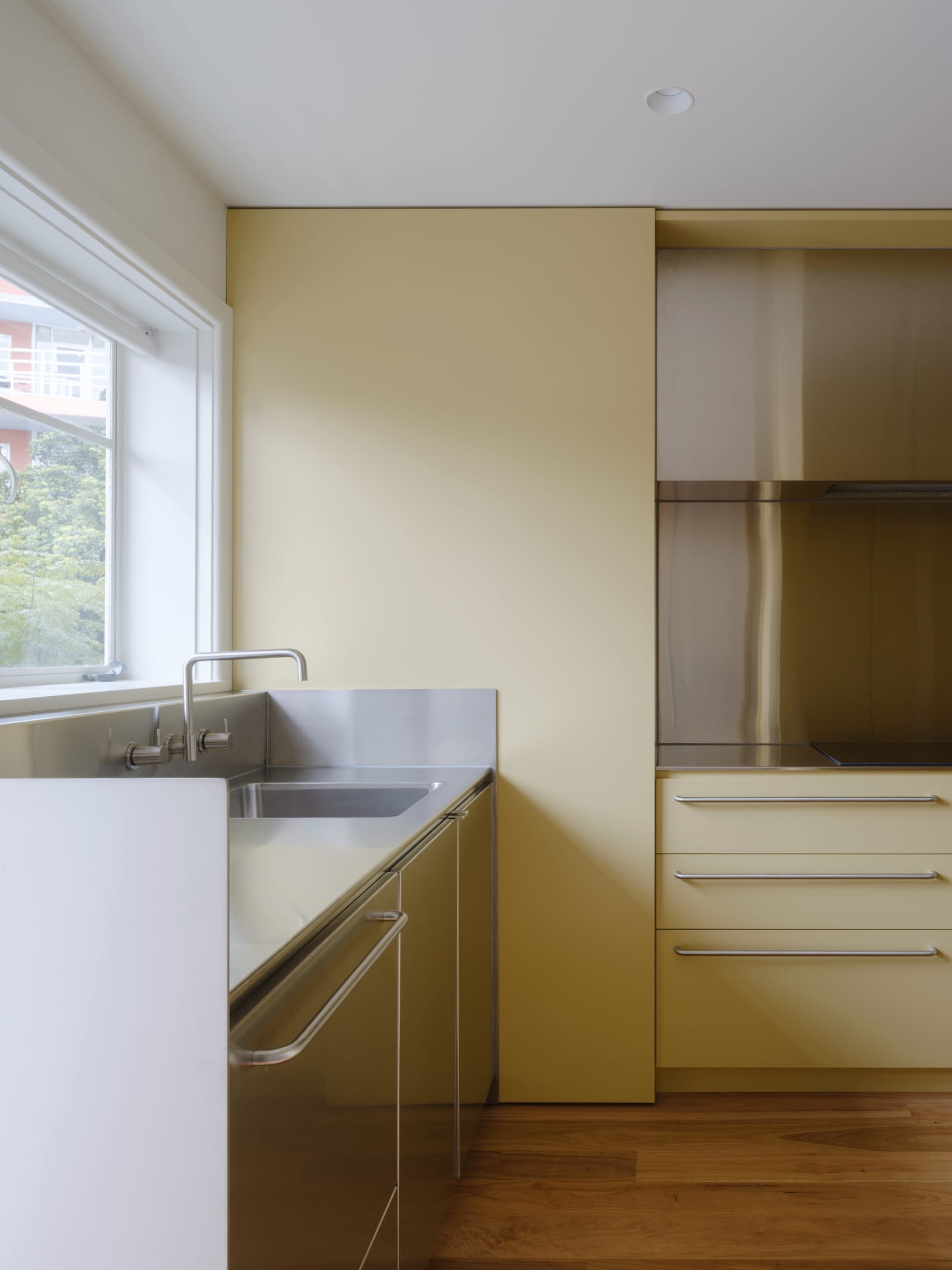 Yellowtrace Highres Image 8 781oc45vrqo Caringal A Flat For An Artist By Ellul Architecture Photography By Hamish Mcintosh 10 Opt80