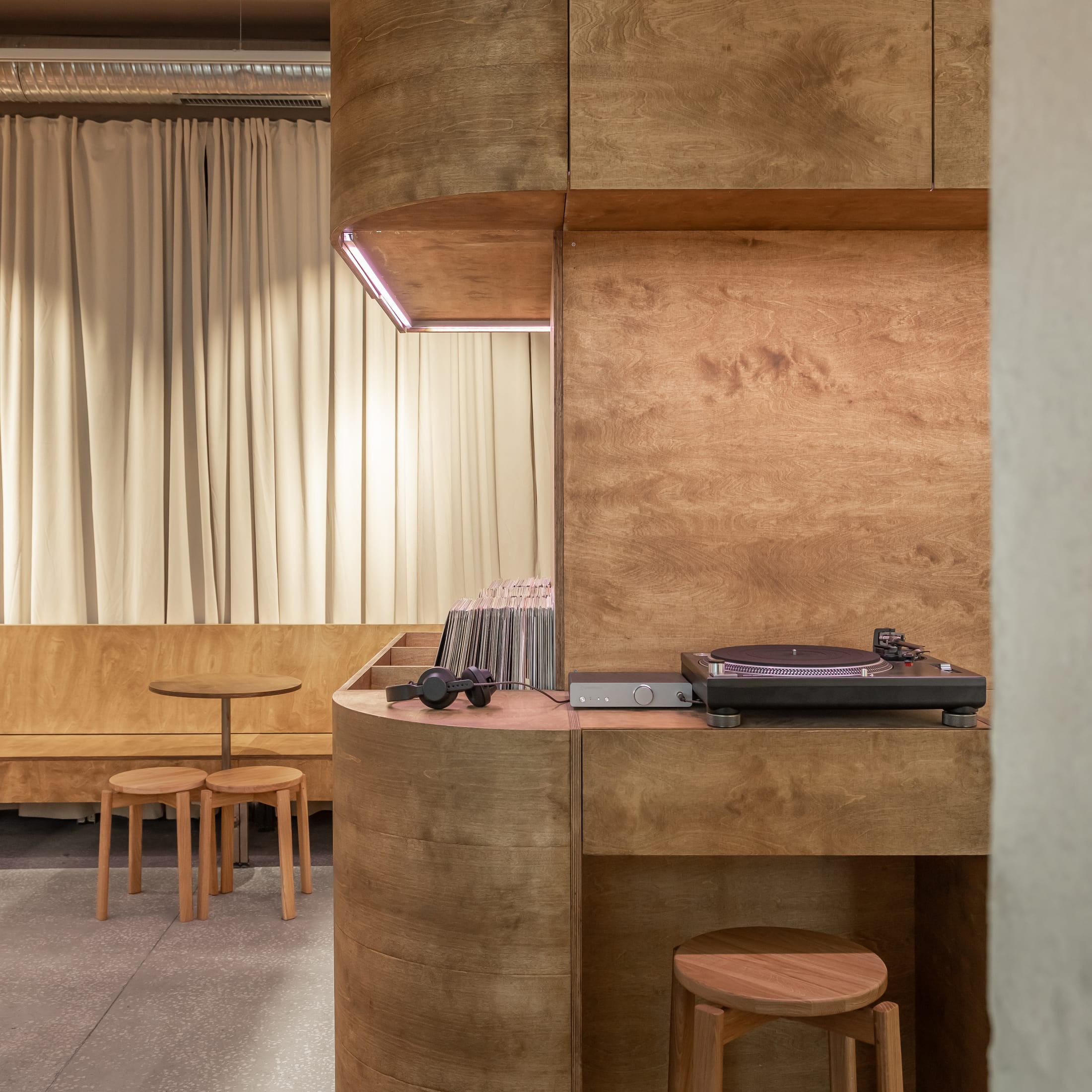 Yellowtrace Anda Zota Bar Ton Listening Bar Bucharest Photo Vlad Patru 10 Opt80