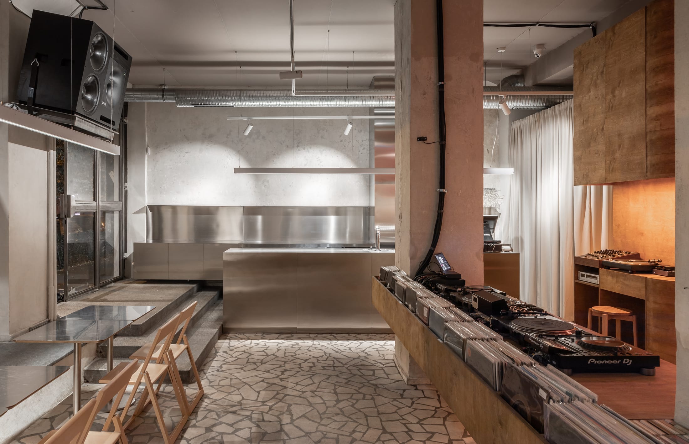 Yellowtrace Anda Zota Bar Ton Listening Bar Bucharest Photo Vlad Patru 19