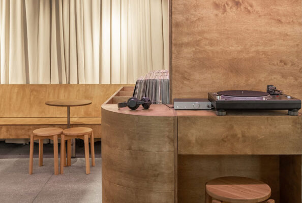 Yellowtrace Anda Zota Muromuro Studio Bar Ton Listening Bar Bucharest Romania