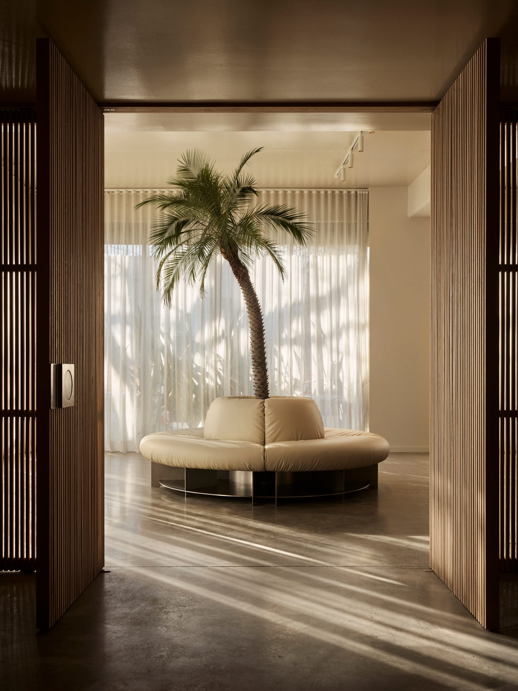 Yellowtrace Ellison Studios Creative Headquarters Designer Suite Sydney Photo Anson Smart 01 Opt80