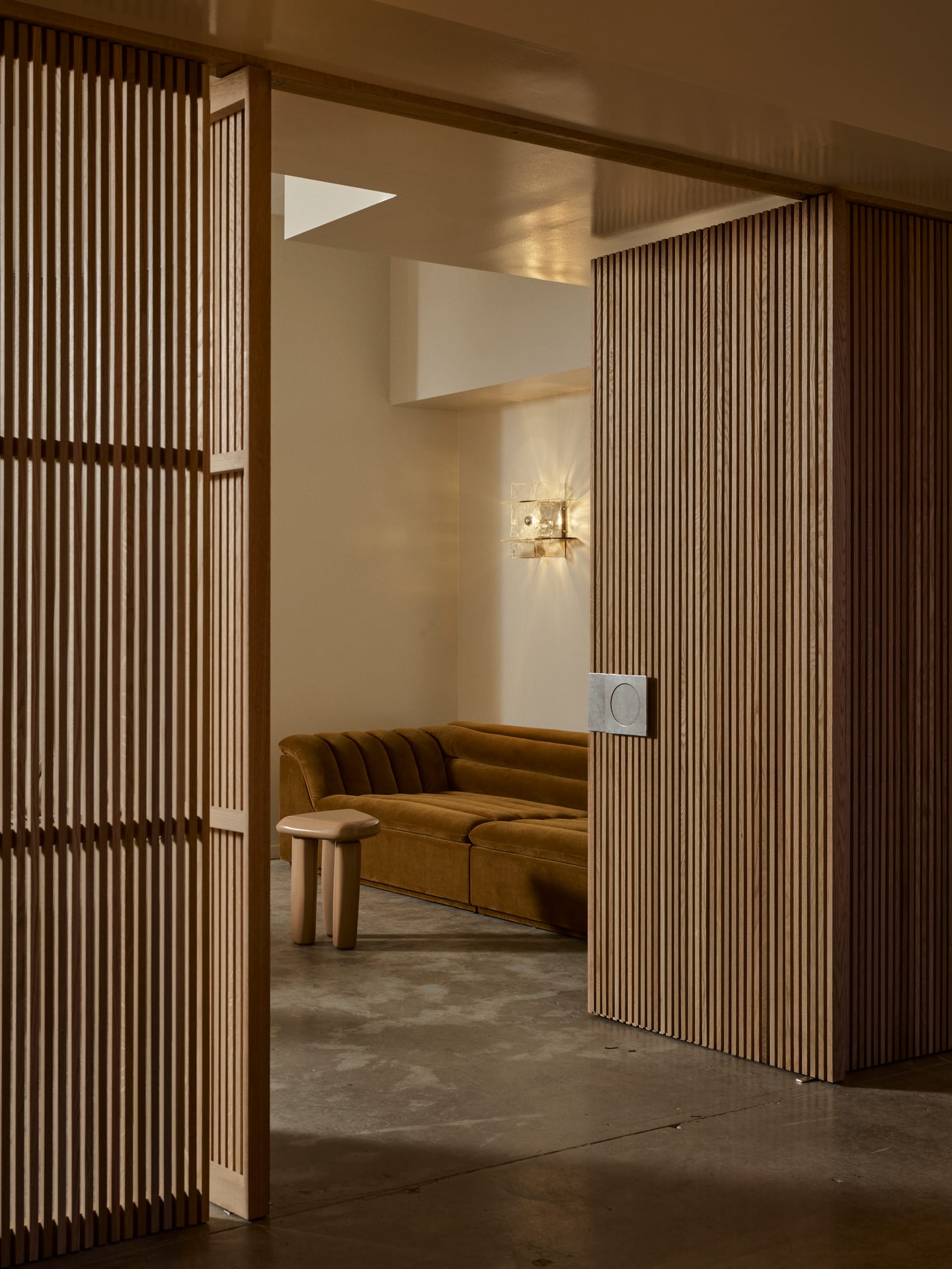 Yellowtrace Ellison Studios Creative Headquarters Designer Suite Sydney Photo Anson Smart 17 Opt80