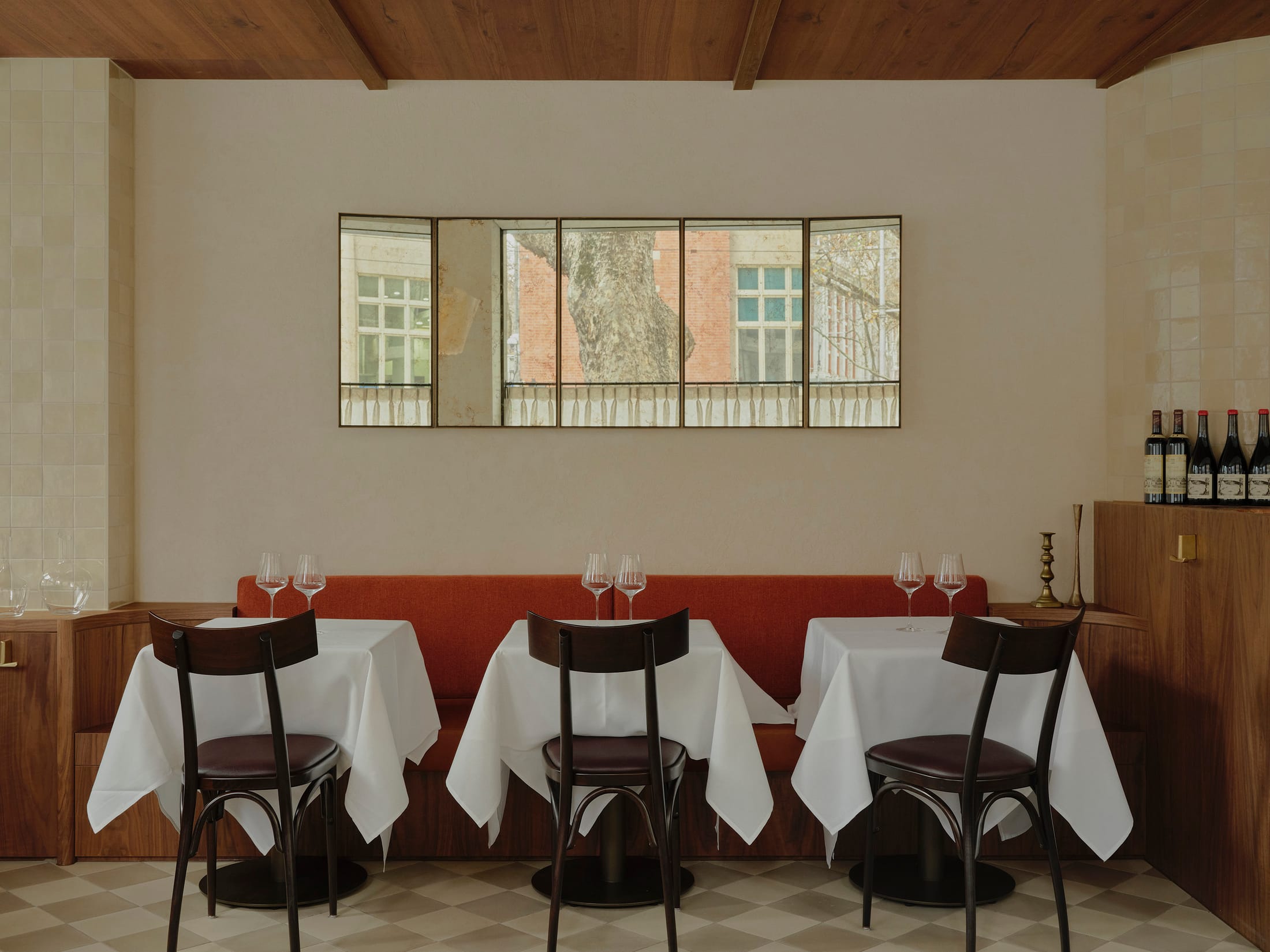 Yellowtrace Studio Esteta Harriot Melbourne Restaurant Design Photo Sean Fennessy 03 Opt80