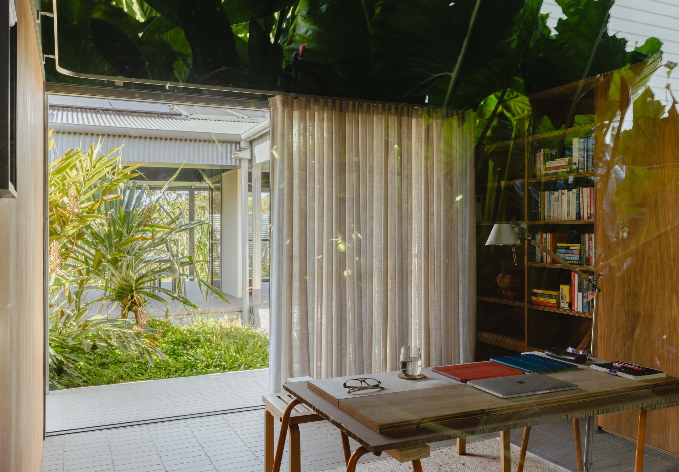 Yellowtrace Welsh Major Greybox Beach House Australia Photo Katherine Lu 31 Opt80