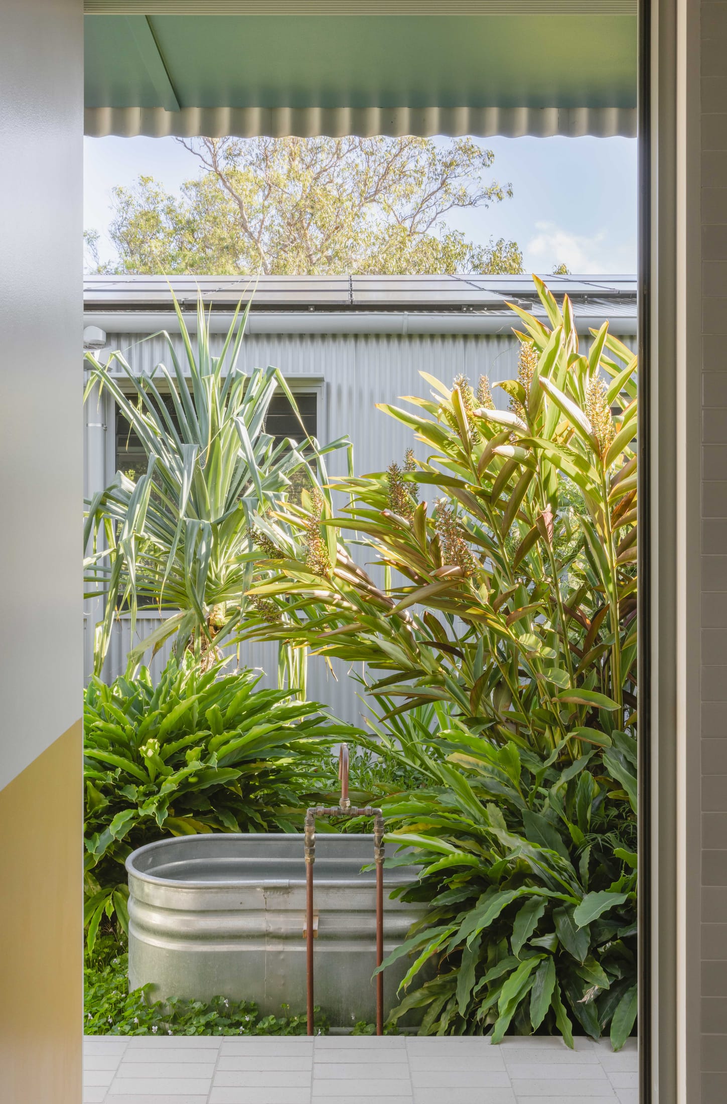 Yellowtrace Welsh Major Greybox Beach House Australia Photo Katherine Lu 05 Opt80