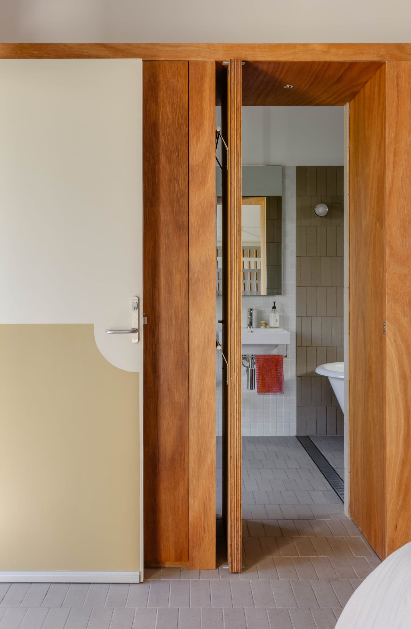 Yellowtrace Welsh Major Greybox Beach House Australia Photo Katherine Lu 06 Opt80