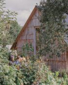 Yellowtrace Okra The Apple House Materially Innovative Education And Wellbeing Hub Set In Previously Neglected Orchard Photo Nick Dearden 21 Opt80
