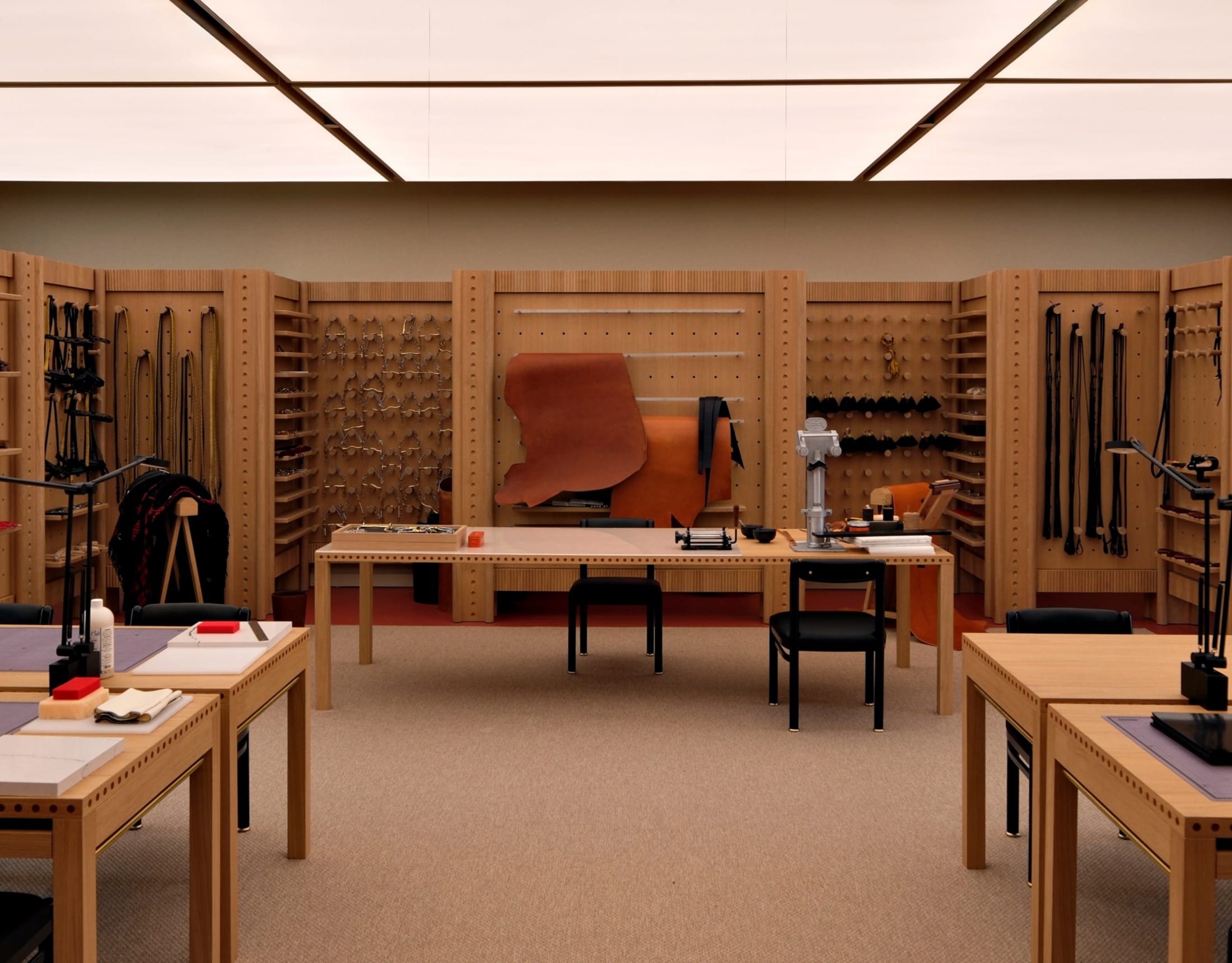 Yellowtrace David Nicolas Saddle Workshop Abu Dhabi Photo David Raffoul 01 Opt80