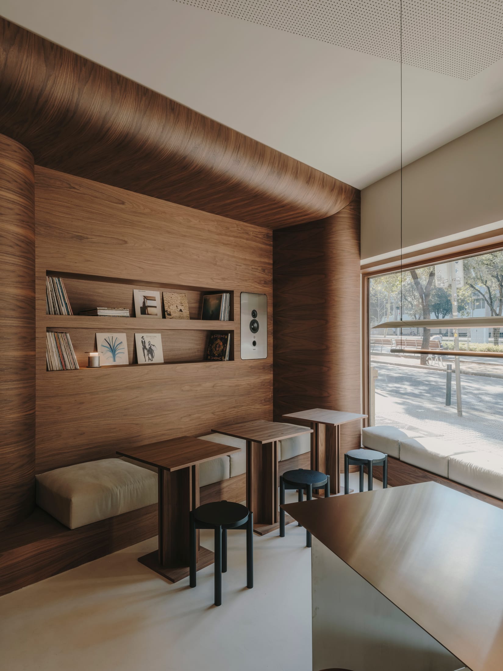 Yellowtrace Isern Serra Jac Hifi Cafe Barcelona Listening Bar Photo Salva Lopez 07 Opt80