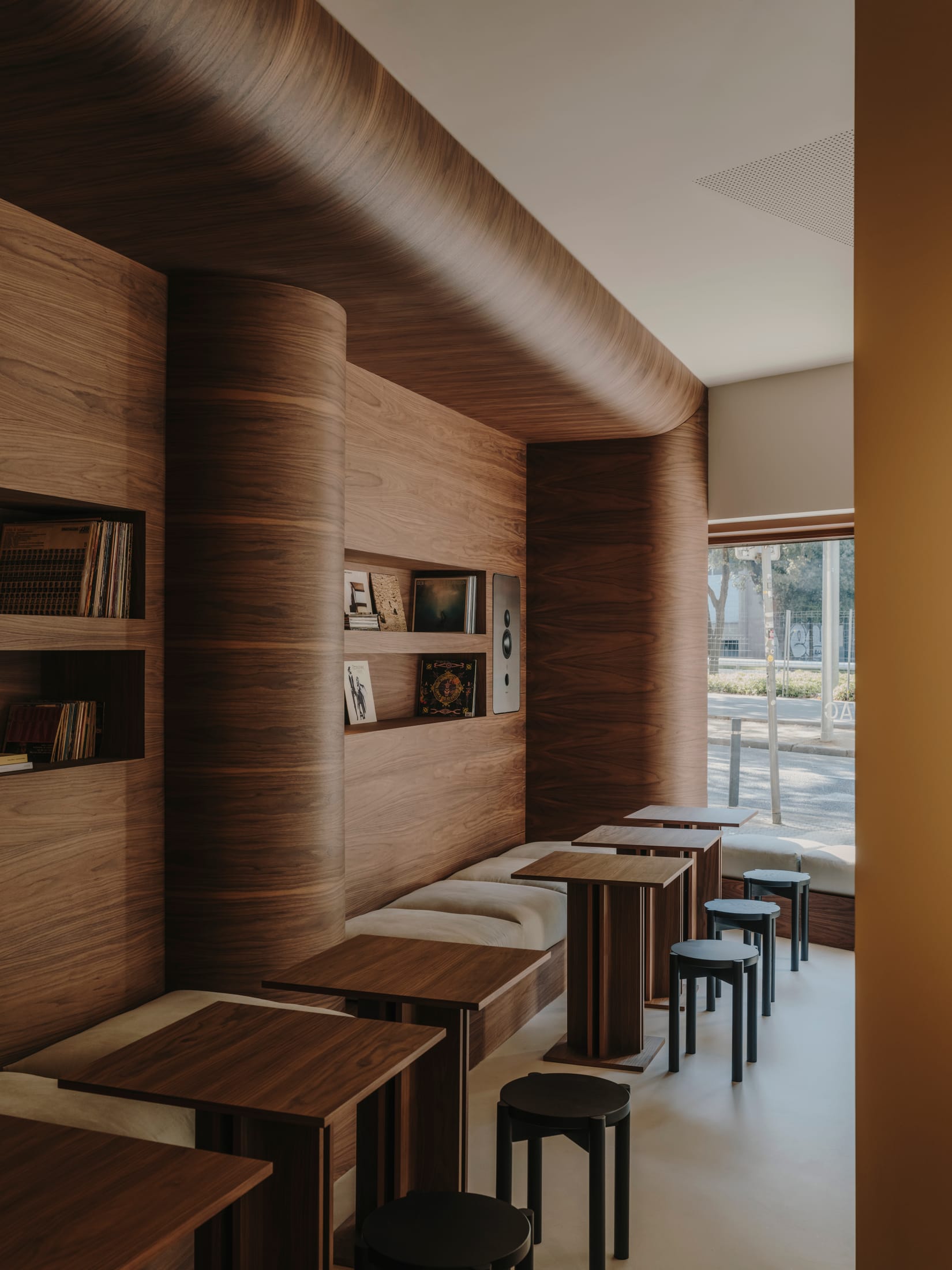 Yellowtrace Isern Serra Jac Hifi Cafe Barcelona Listening Bar Photo Salva Lopez 09 Opt80