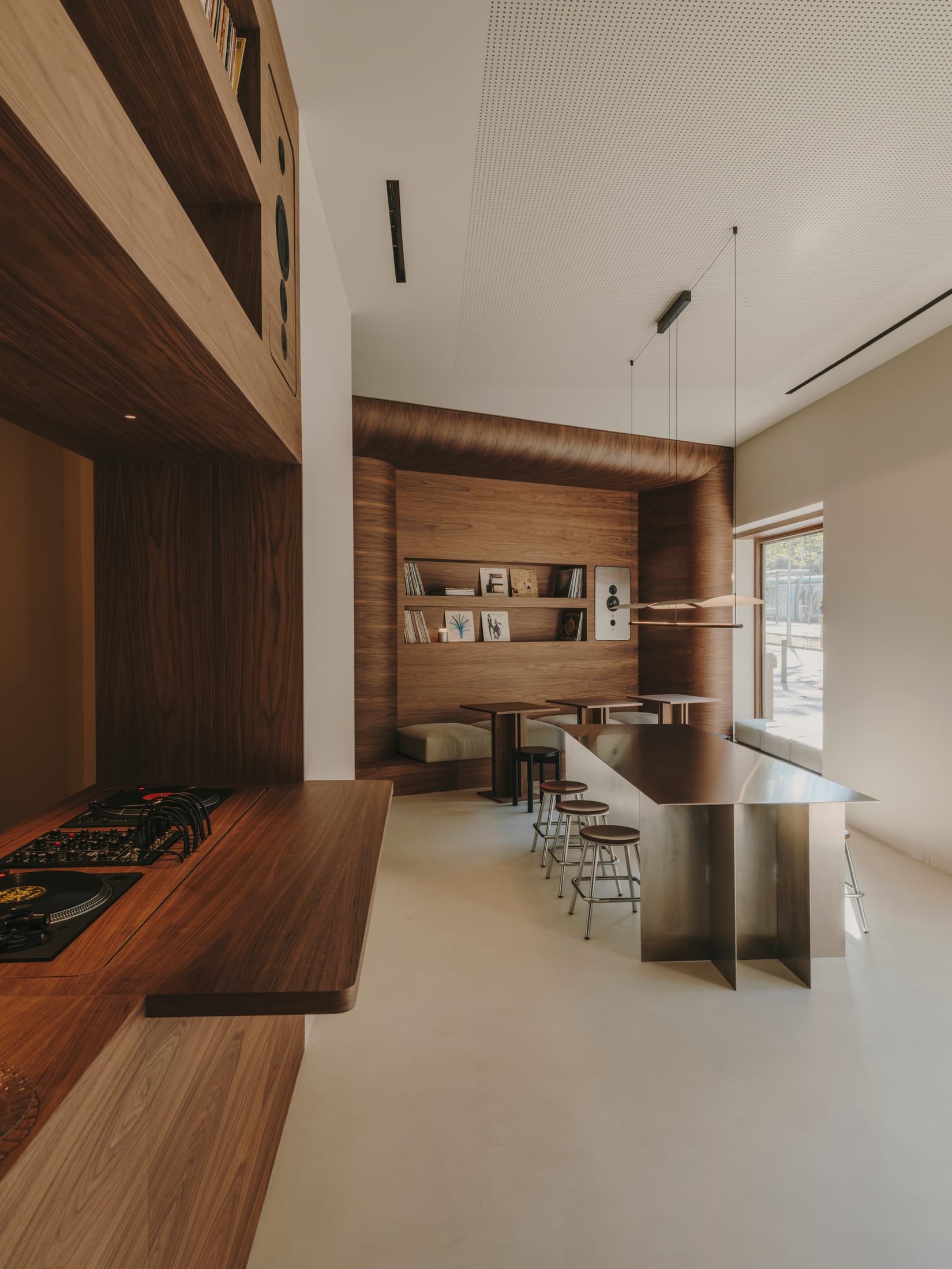 Yellowtrace Isern Serra Jac Hifi Cafe Barcelona Listening Bar Photo Salva Lopez 11 Opt80