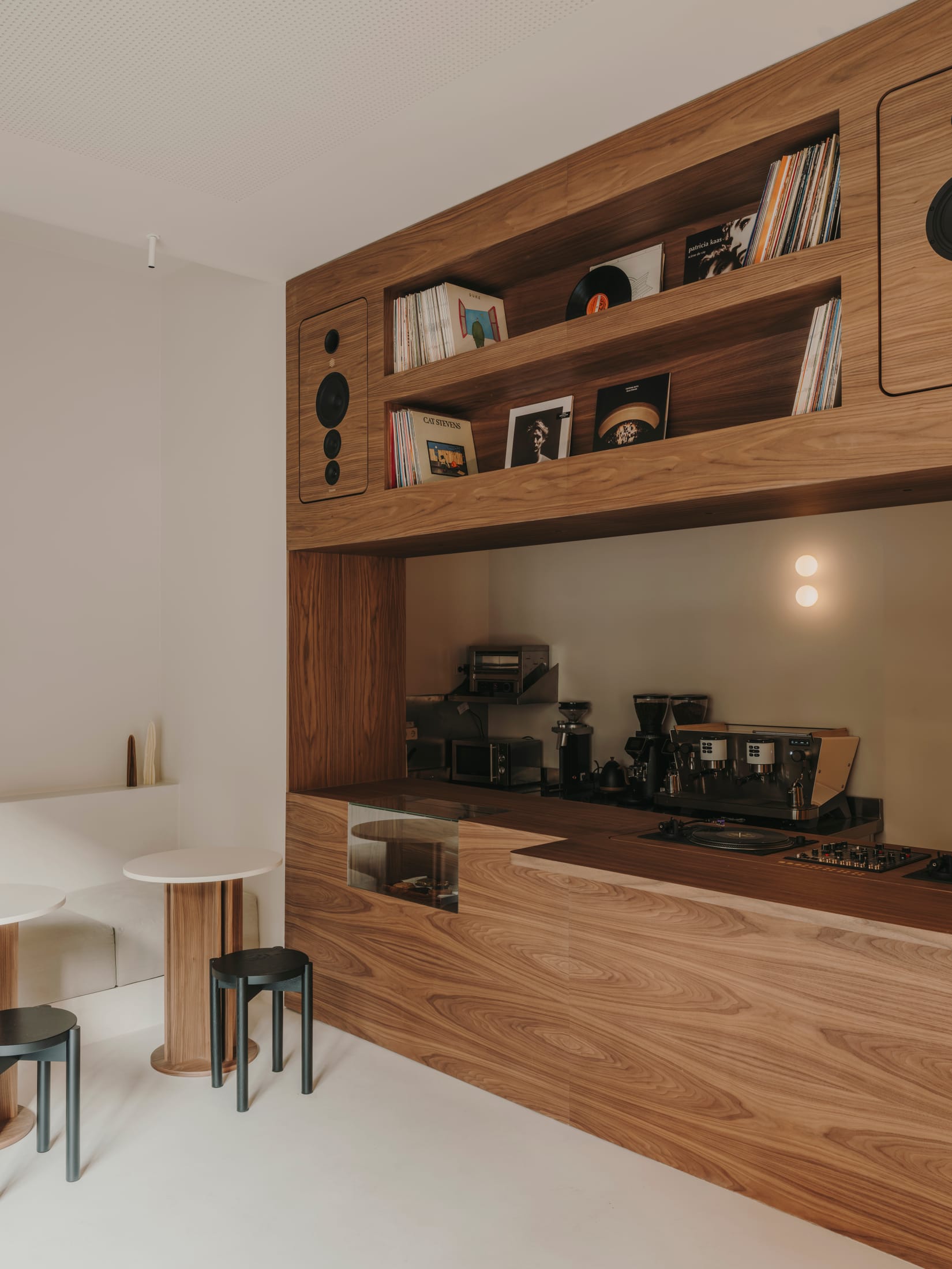 Yellowtrace Isern Serra Jac Hifi Cafe Barcelona Listening Bar Photo Salva Lopez 31 Opt80