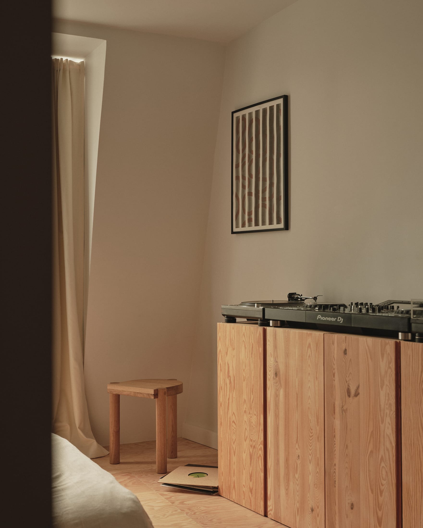 Yellowtrace Ebba Director Benni Allan Home Timber Interior Photo Felix Speller 09 Opt80