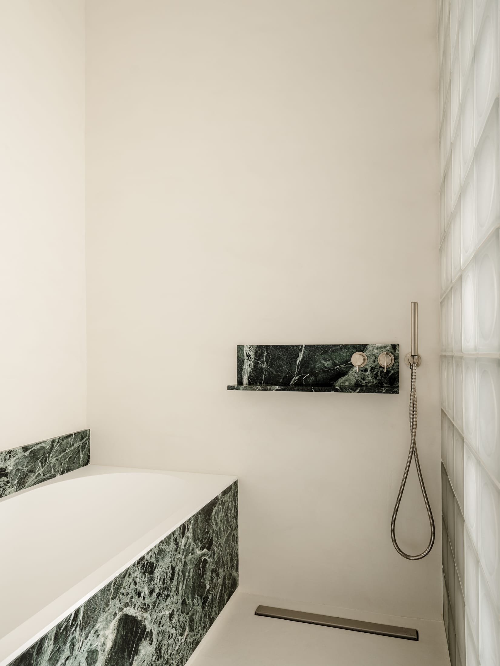 Yellowtrace Nikita Kostik A01 Studio Moscow Apartment Photo Mikhail Loskutov 33 Opt80