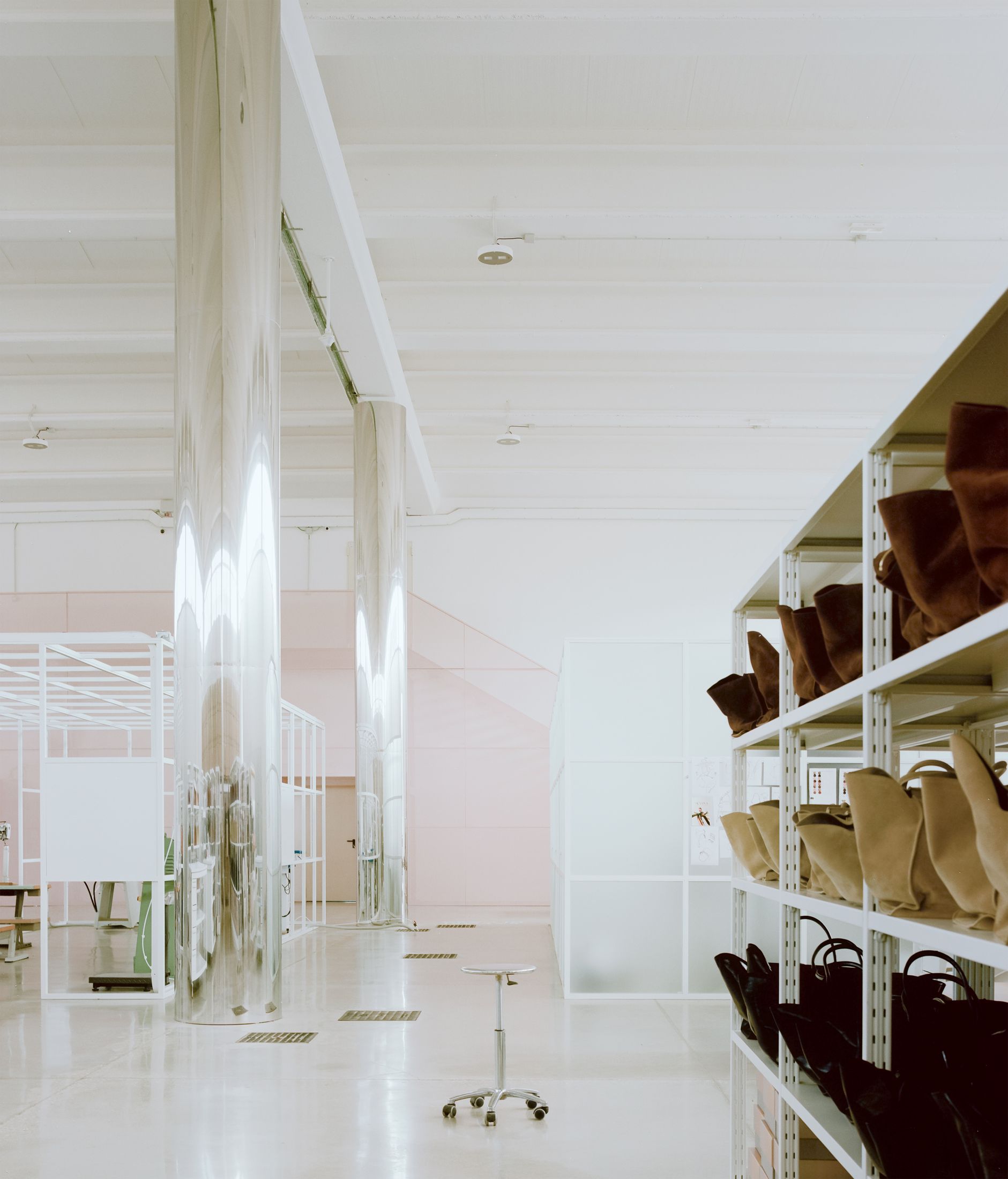 Yellowtrace Deltastudio Bottega Bruzziches Tuscia Italy Leather Atelier Photo Simone Bossi 07 Opt80