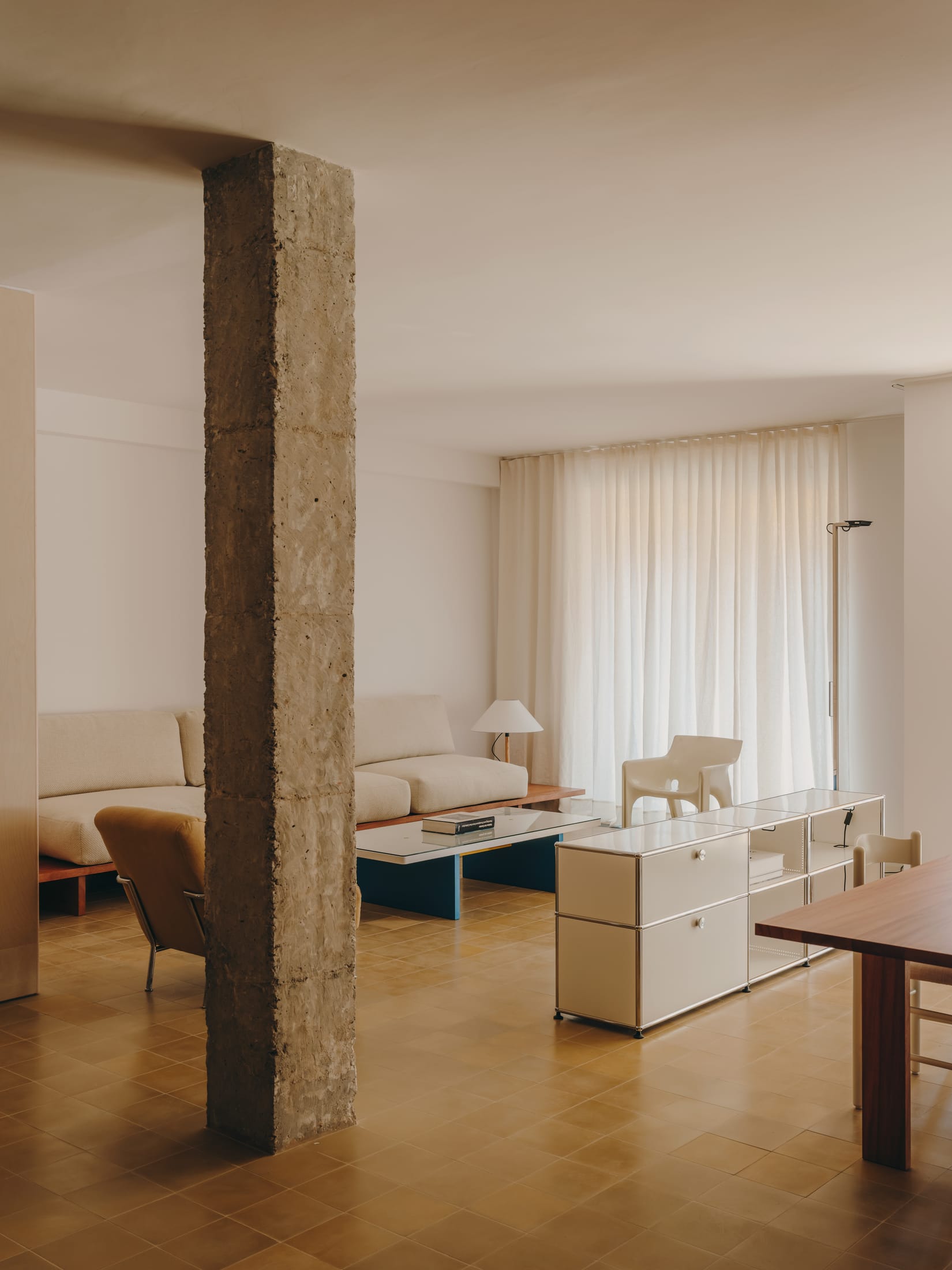 Yellowtrace Skye Maunsell Studio And Jordi Veciana Apt 21 Barcelona Home Photo Salva Lopez 05 Opt80