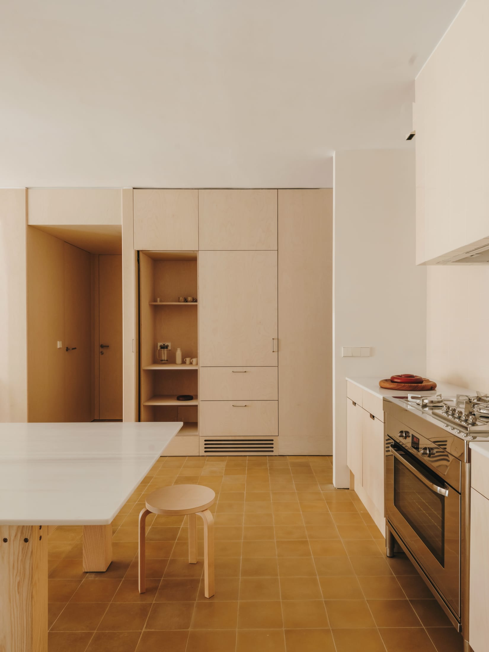 Yellowtrace Skye Maunsell Studio And Jordi Veciana Apt 21 Barcelona Home Photo Salva Lopez 08 Opt80