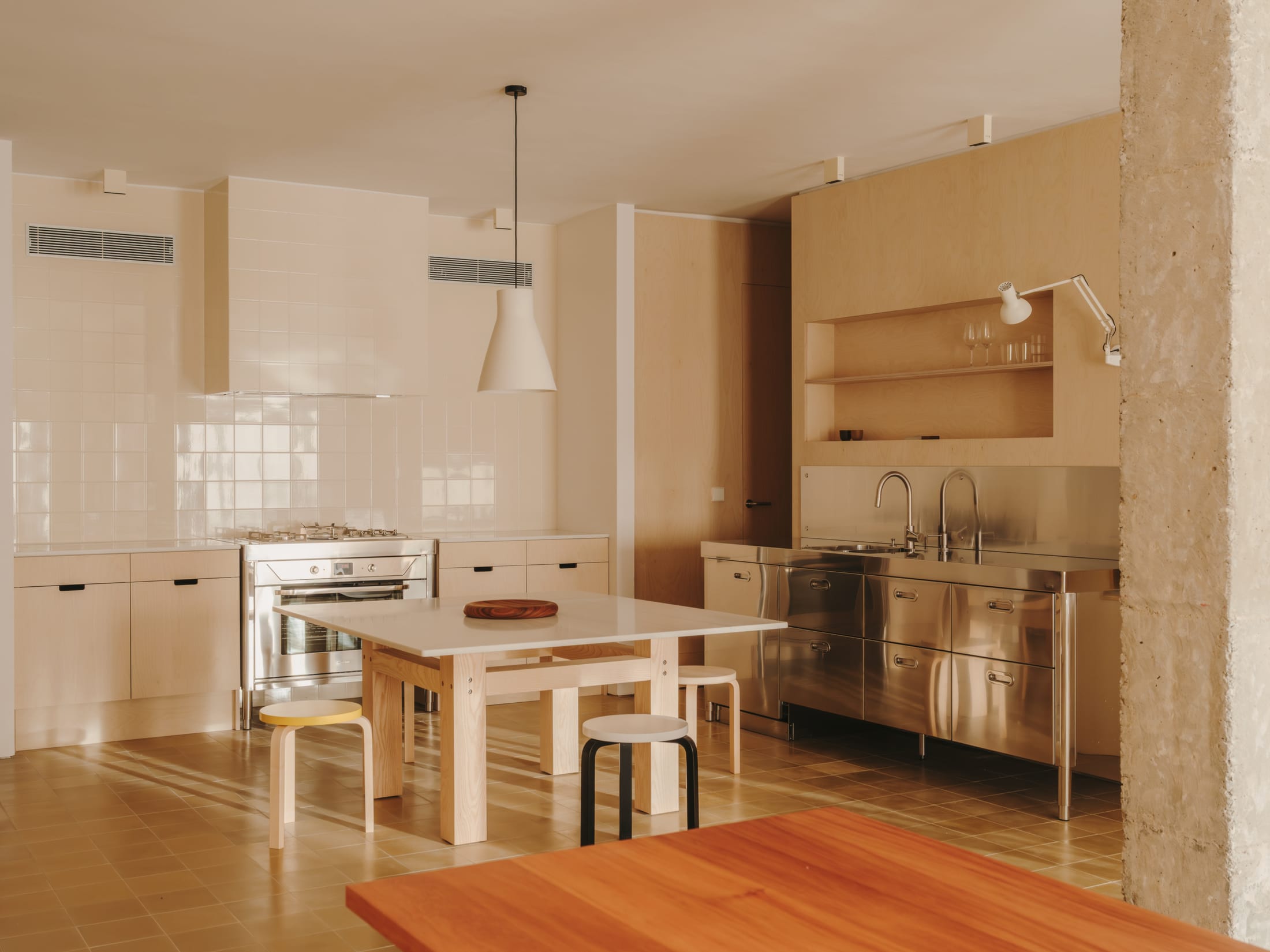 Yellowtrace Skye Maunsell Studio And Jordi Veciana Apt 21 Barcelona Home Photo Salva Lopez 19 Opt80